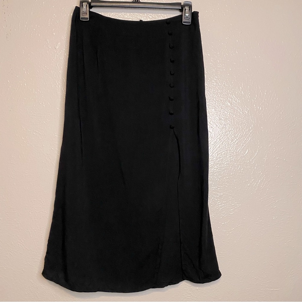 Divided Midi Skirt with slit